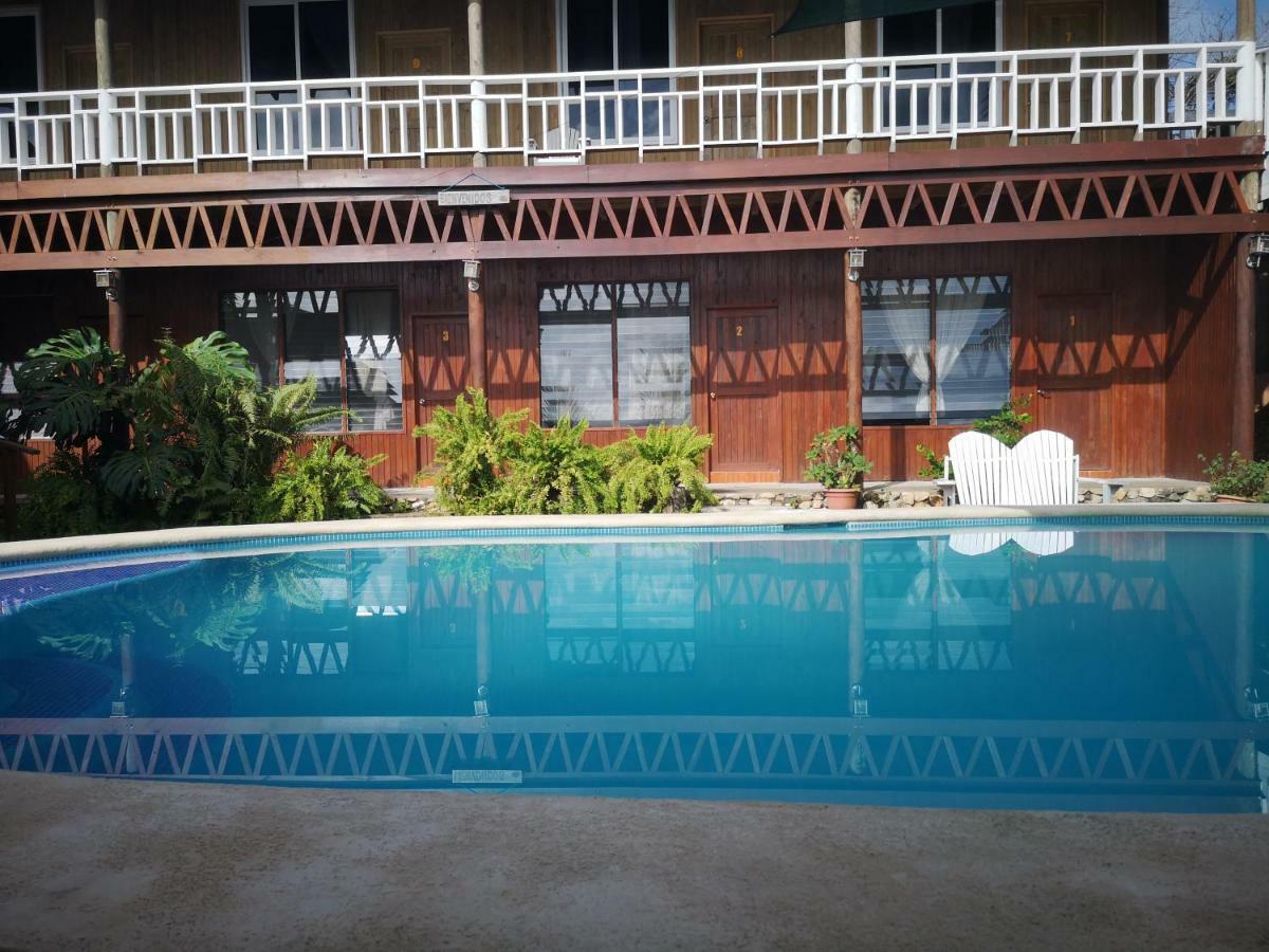 Hotel Linda Vista à Rio Dulce Town Extérieur photo